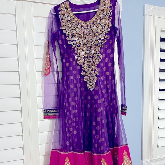 Stunning Indian Anarkali Outfit - for Wedding Receptions, Sanger’s or Mehndi! - Picture 1 of 2